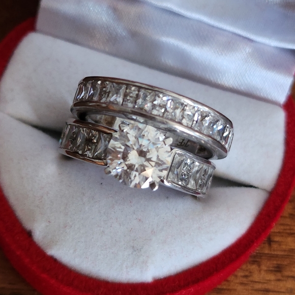 Swarovski Rings - Picture 3 of 3